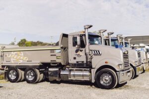 Mack Trident Body Truck Hire Gold Coast Brisbane 1